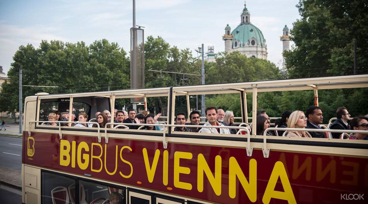 Board the Vienna Big Bus, which has a system designed to be flexible to your schedule and preferred pace